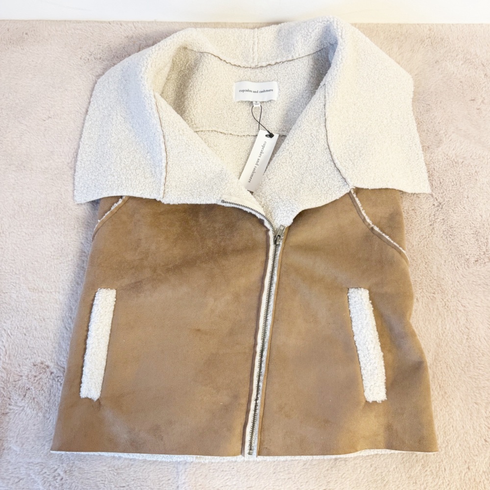 NWT CUPCAKES & CASHMERE Faux Fur Shearling Tan Vest Size Small - Picture 4 of 9